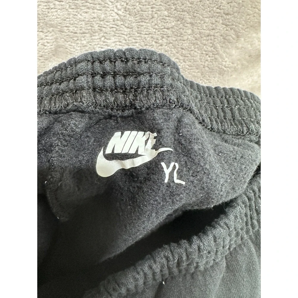 Nike Joggers Boys Size L Black Tapered Fit Cotton Blend Athletic Sweatpants EUC